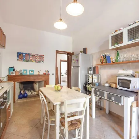 Hébergement de vacances Studio Holiday In Santulussurgiu Santu Lussurgiu